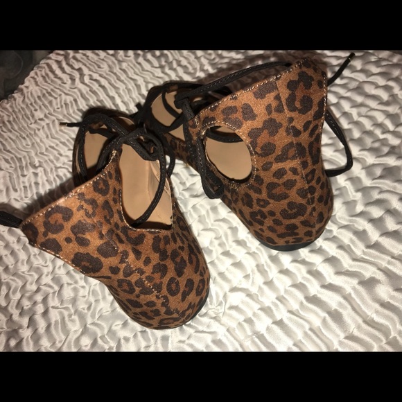 Ann Taylor LOFT Flats - Picture 5 of 7